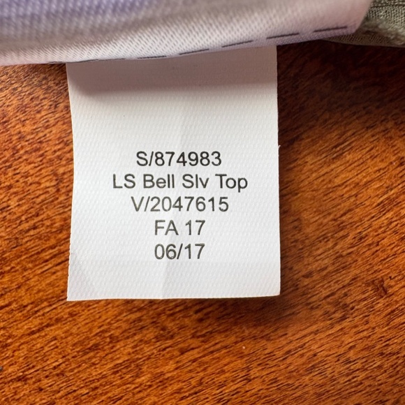 NWT Banana Republic Green Camo Bell-Sleeves Blouse L Semi-Sheer - Picture 8 of 9